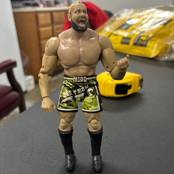 AEW Action Figure Miro Unmatched Collection Serie 1, Figura Da 6 Pollici Con Accessori, Giocattolo Ufficiale Per Collezionisti E Bambini